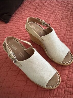 TOMS Women's Cream Espadrille Wedge Sandals